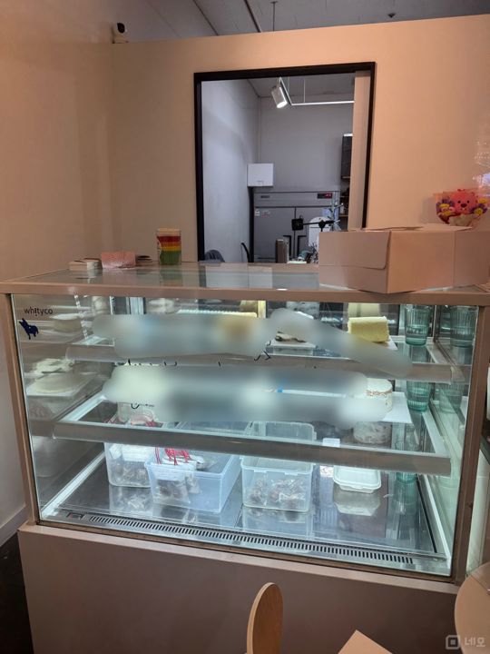 논현동 강남구청역 초역세권, 깔끔한 인테리어, 매출 상승세의 베이커리 매물의 2번째 사진