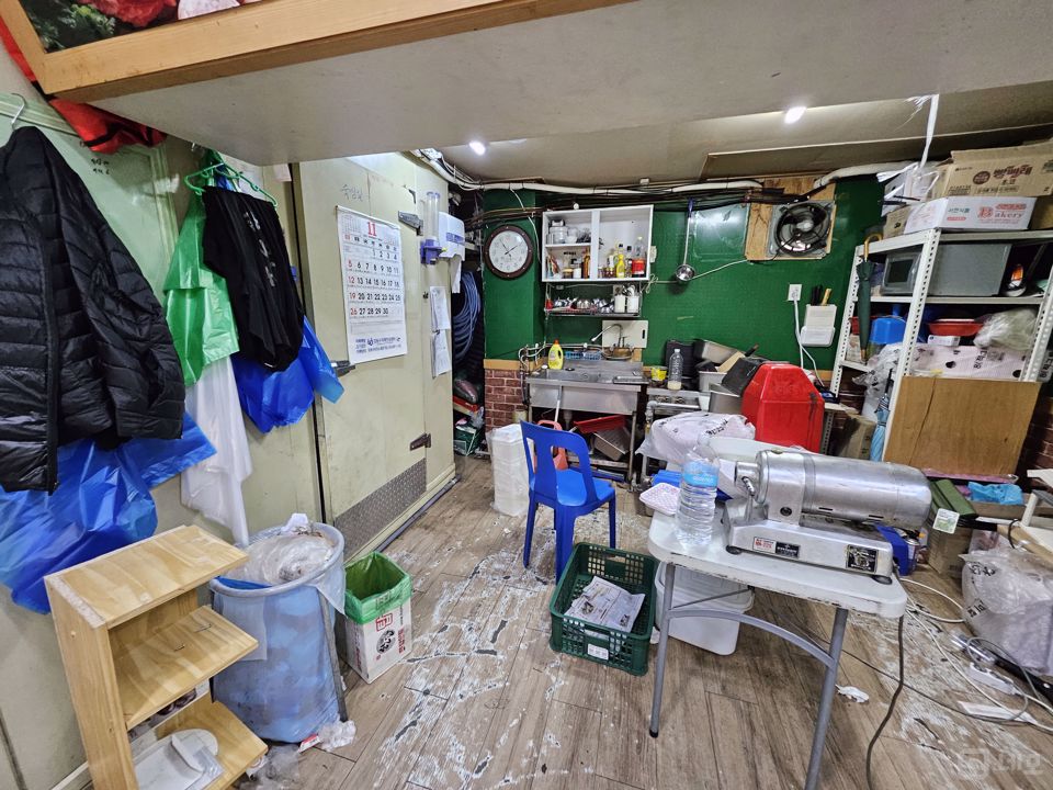 시설 집기 포함, 천호동 1층 정육점 매물의 3번째 사진