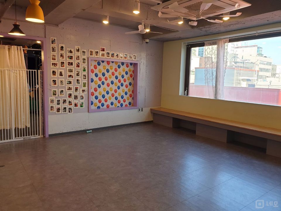 통창 채광좋은 약 45평 깔끔한 사무실 매물의 6번째 사진