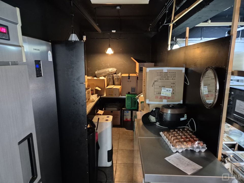 중동 코너 자리에 위치한 음식점 매물의 4번째 사진