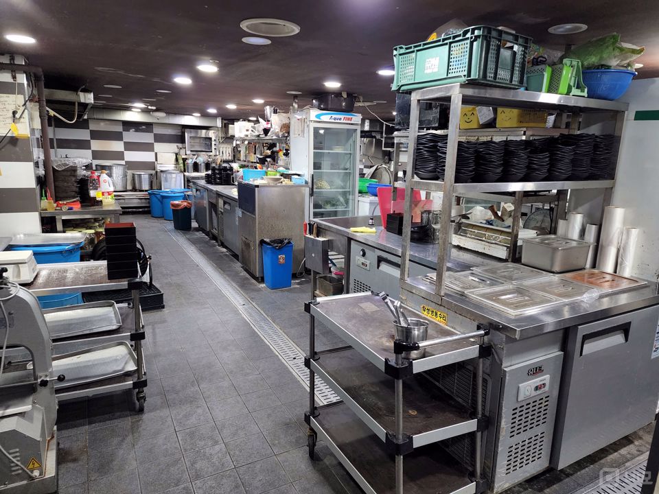 고급스러운 인테리어 완비된 여의도 음식점 매물의 17번째 사진