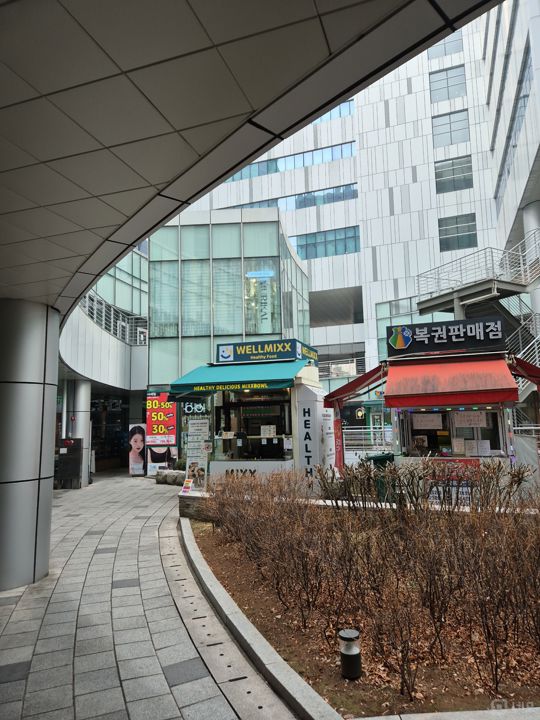 상암동 오피스상가에 위치한 샐러드 매장 매물의 7번째 사진