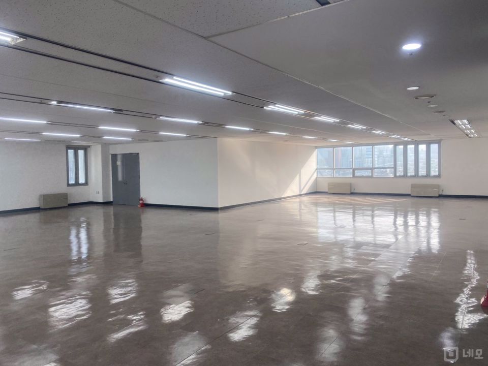 동작구 노량진동 접근성 좋은 7층 구분사무실 임대 매물의 1번째 사진