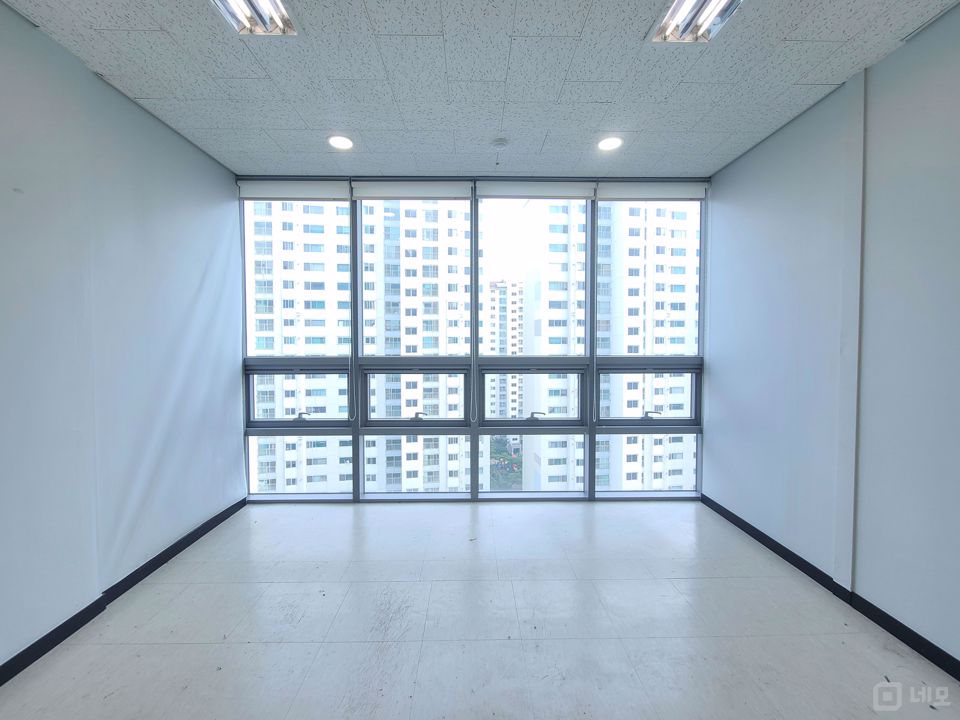 ◎ 독산역 연결건물 전용 12평  인테리어 깔끔한 지식산업센터 매물의 3번째 사진