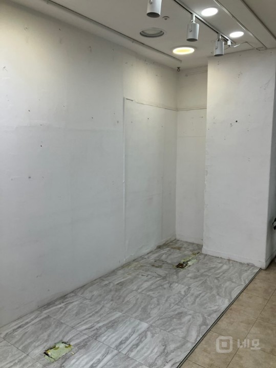 천호동 로데오거리 입구 나비빌딩 내 2층 상가 매매 임대차 구합니다 매물의 5번째 사진