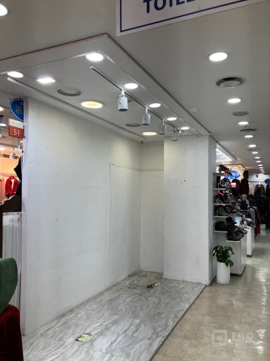 천호동 로데오거리 입구 나비빌딩 내 2층 상가 매매 임대차 구합니다 매물의 3번째 사진