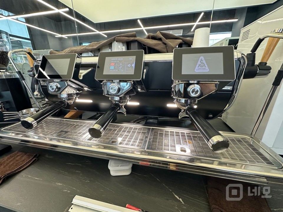 무권리!! 상암동 오피스 상권 프리미엄 1층 카페 매장 매물의 3번째 사진