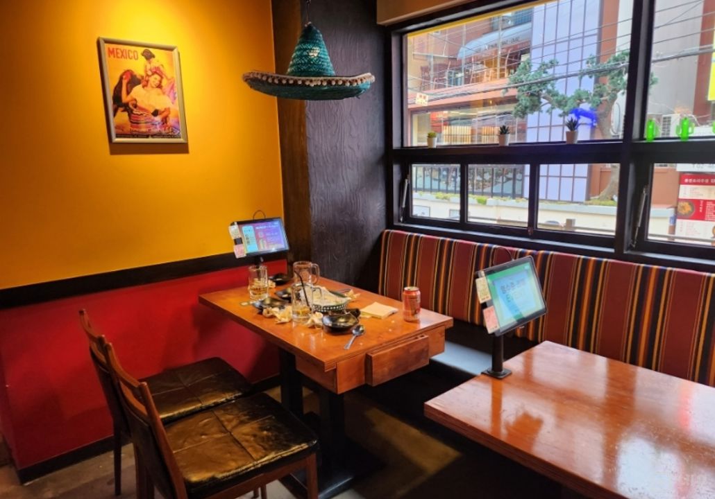 유동인구 많은, 화양동 건대입구 먹자골목 상가 통임대 매물의 2번째 사진