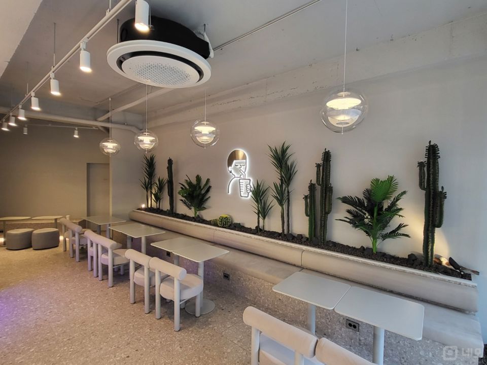 경안동 광주 로데오거리 상권, 깔끔한 인테리어의 카페 매물의 3번째 사진