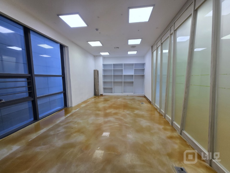 50평대 가산디지털단지역 초역세권 .즉시입주.인테리어 좋음 매물의 8번째 사진