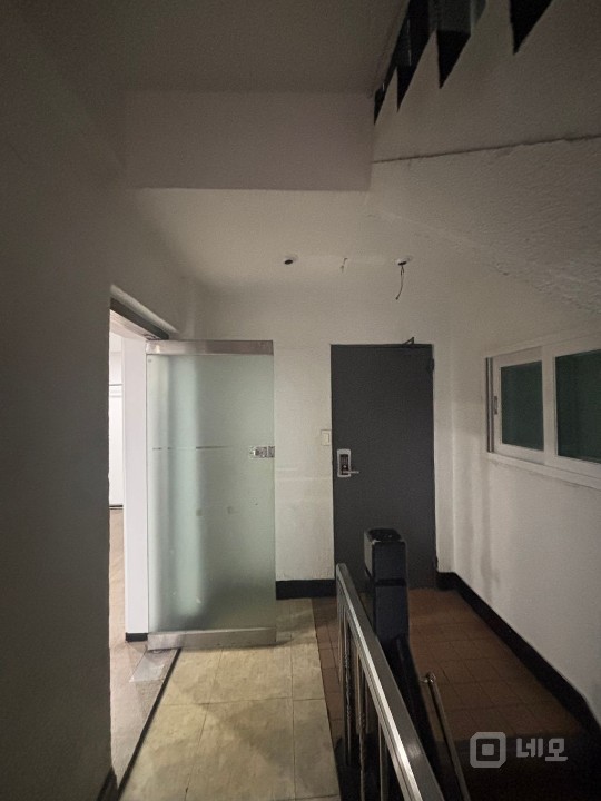 무권리 이대역 바로앞 신촌로 대로변 노출도 높은 상가 사무실 매물의 5번째 사진