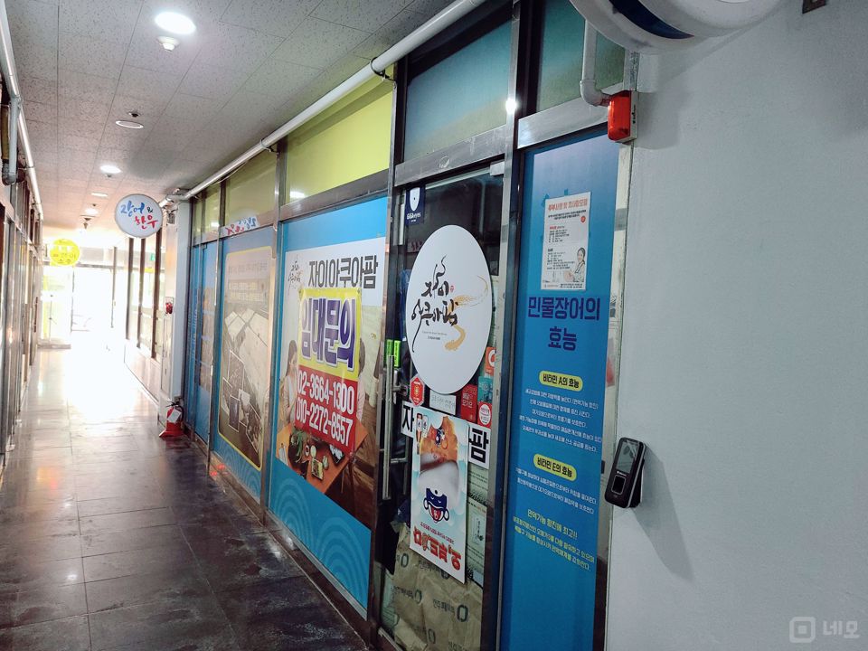 등촌동 대로변 코너 건물에 위치한 공실 매물의 8번째 사진