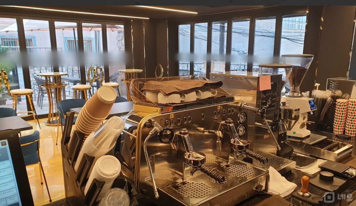 논현동 초역세권 ,유동 인구 많은 1층 디저트카페 매물의 4번째 사진