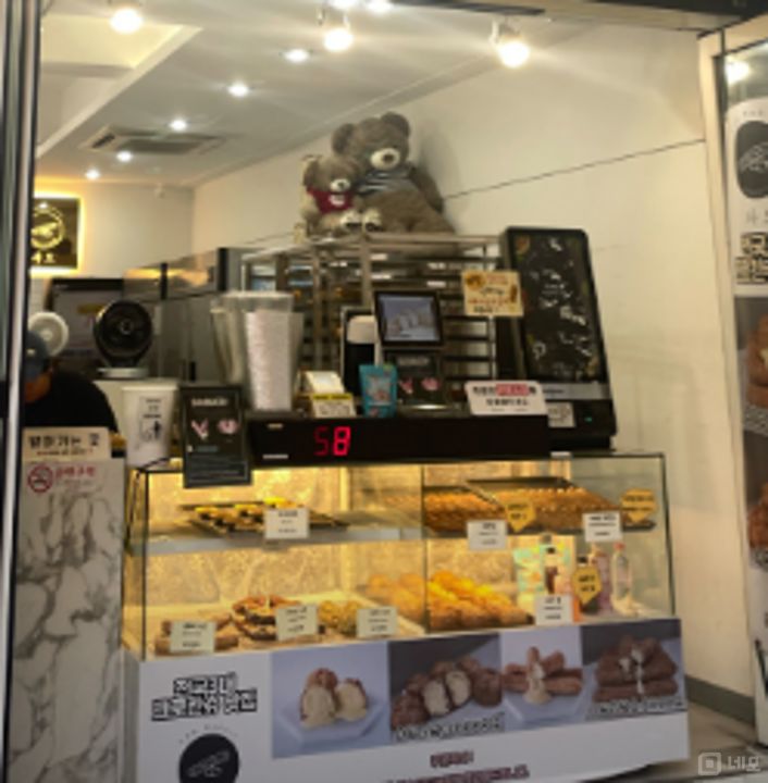 창천동 대학가, 유동인구 최상 디저트점 매물의 1번째 사진