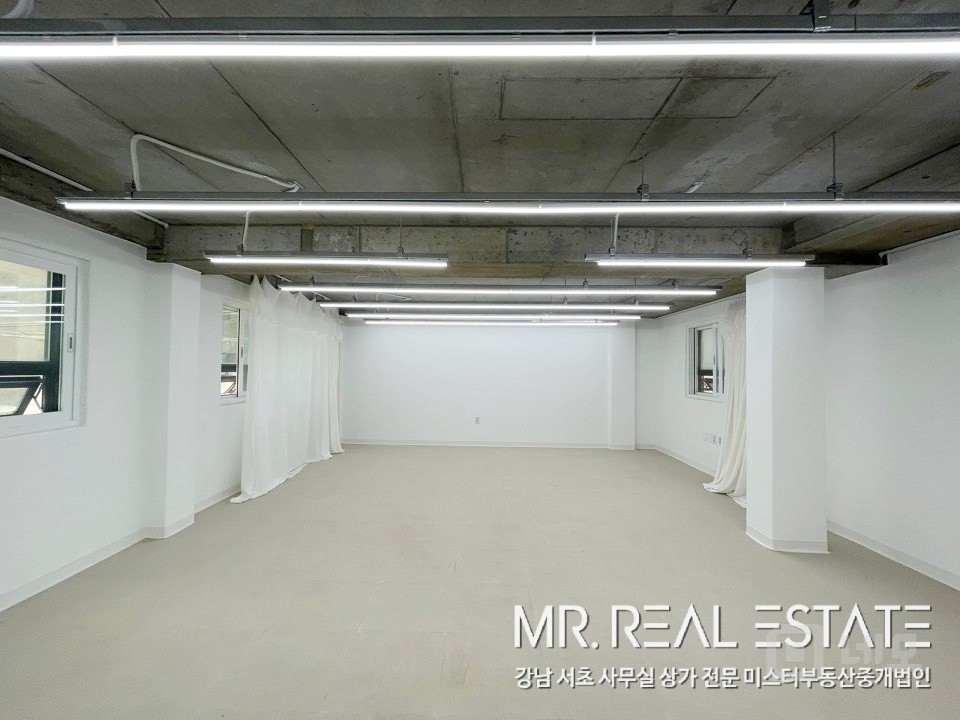 가로수길.화이트톤깔끔한인테리어.압구정인근 매물의 1번째 사진