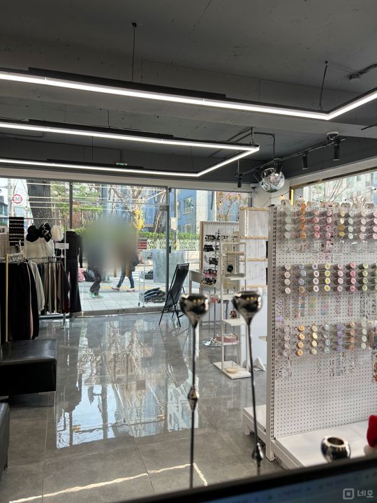 시설 집기 포함, 인테리어 완비된 방이동 의류 판매점 매물의 1번째 사진