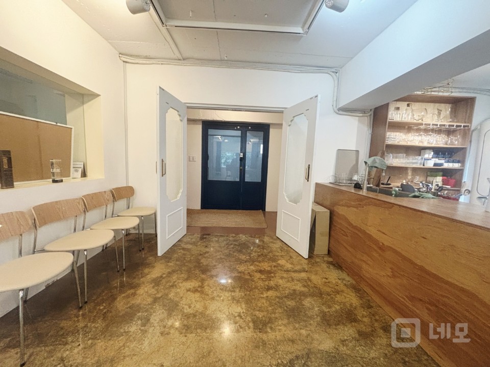 인테리어 굿~! 홍대 와우공원 인근 상가 사무실 매물의 11번째 사진