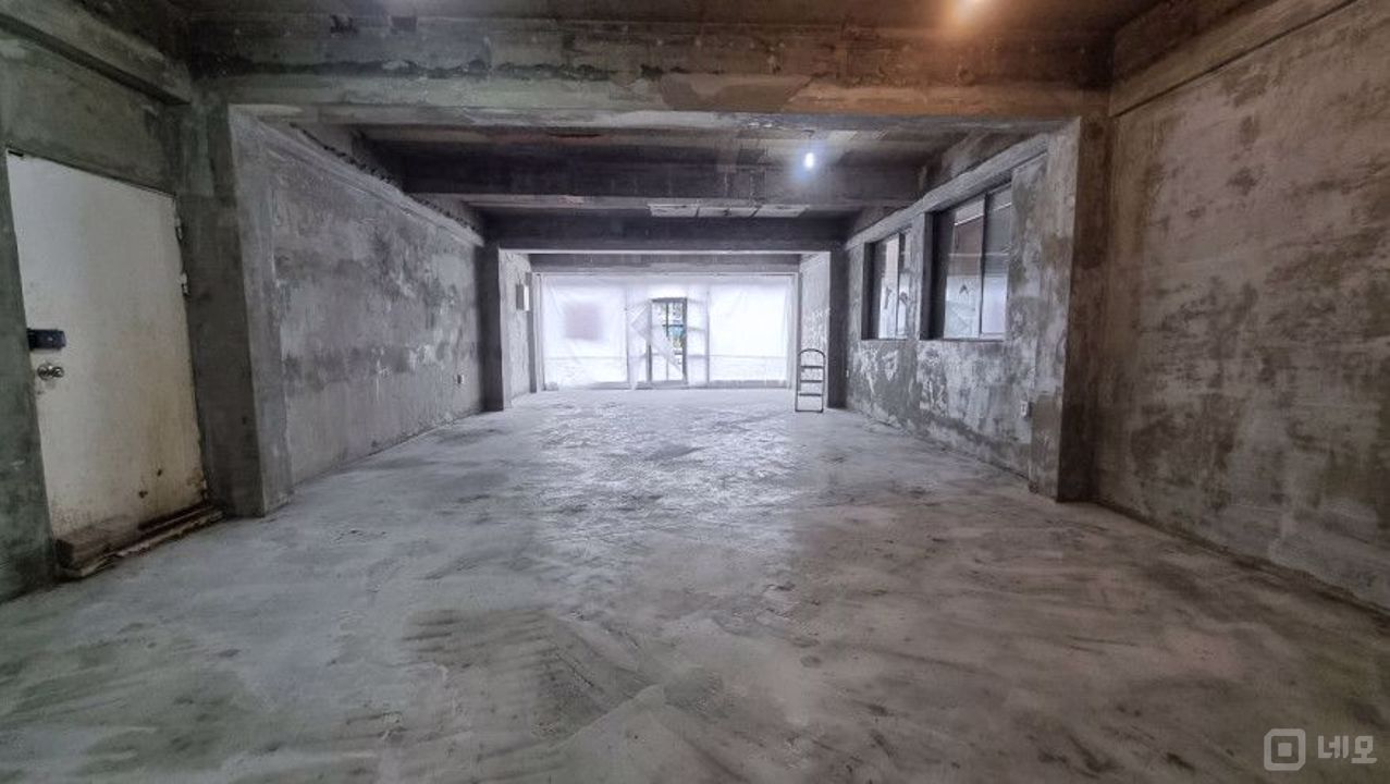 강남구청역 도보 4분 거리, 깔끔한 사무실입니다. 매물의 5번째 사진
