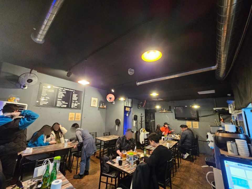 묵동 대로변 단지내 상가 내 위치한 요리주점 매물의 1번째 사진