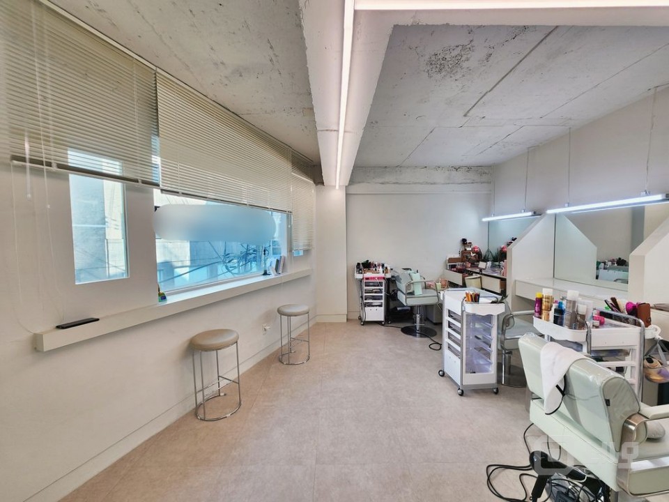 💄신사 세로수길 채광 좋은 뷰티샵💄 매물의 5번째 사진