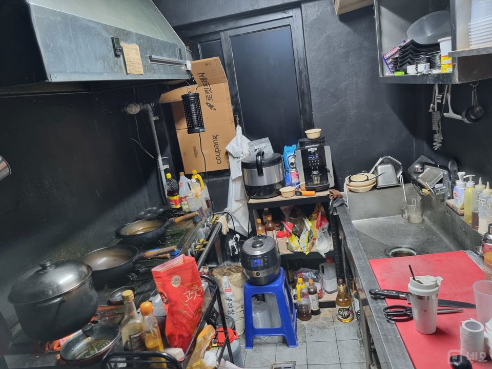 수원역인근 일반음식점 홀과배달모두가능 천정형냉온풍기포함 내부화장실 매물의 4번째 사진