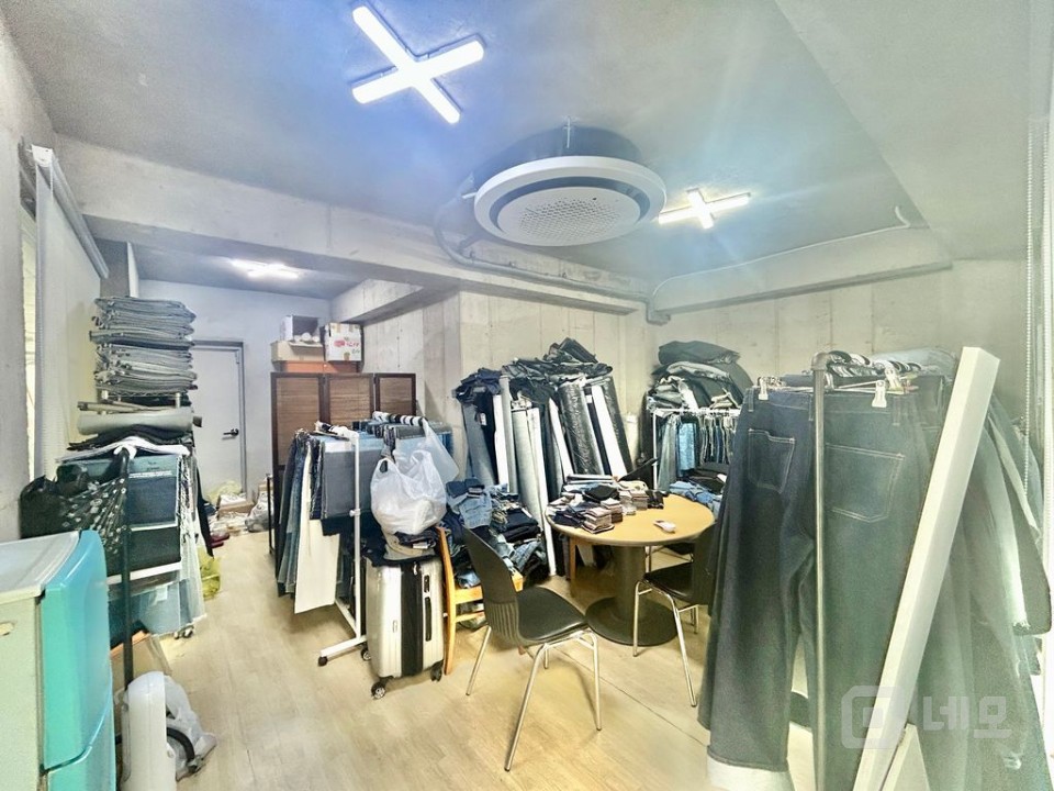 실 12평, 1층, 권리금 없음, 카페, 미용실 등 깨끗한 업종 가능 매물의 1번째 사진