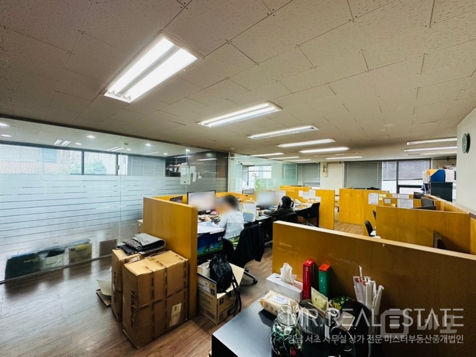 실사진 선정릉역1분 초역세권 엘베 자주식주차 룸2개 단독층 매물의 2번째 사진