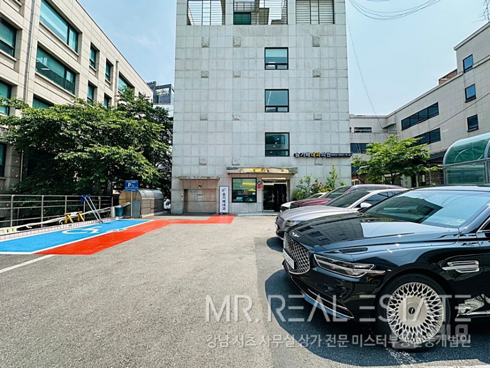 실사진 교대역3분 주차3대 헬스,필라테스,요가 등 추천 매물의 13번째 사진