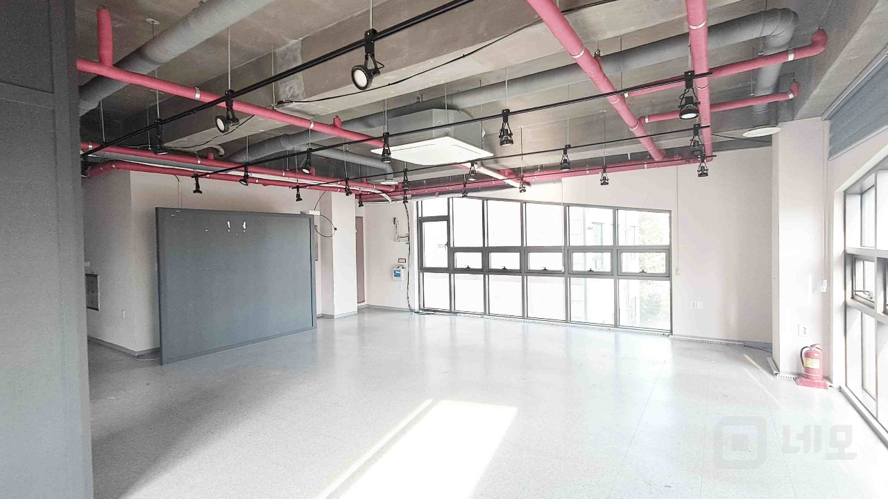 🏙️ [홍대·합정 신축건물] — 세련된 인테리어 & 즉시 입주 가능! 매물의 5번째 사진