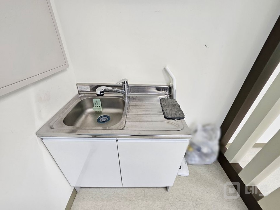 코너 실 17평 룸1 탕비 11월 중순 경 입주협의 매물의 8번째 사진