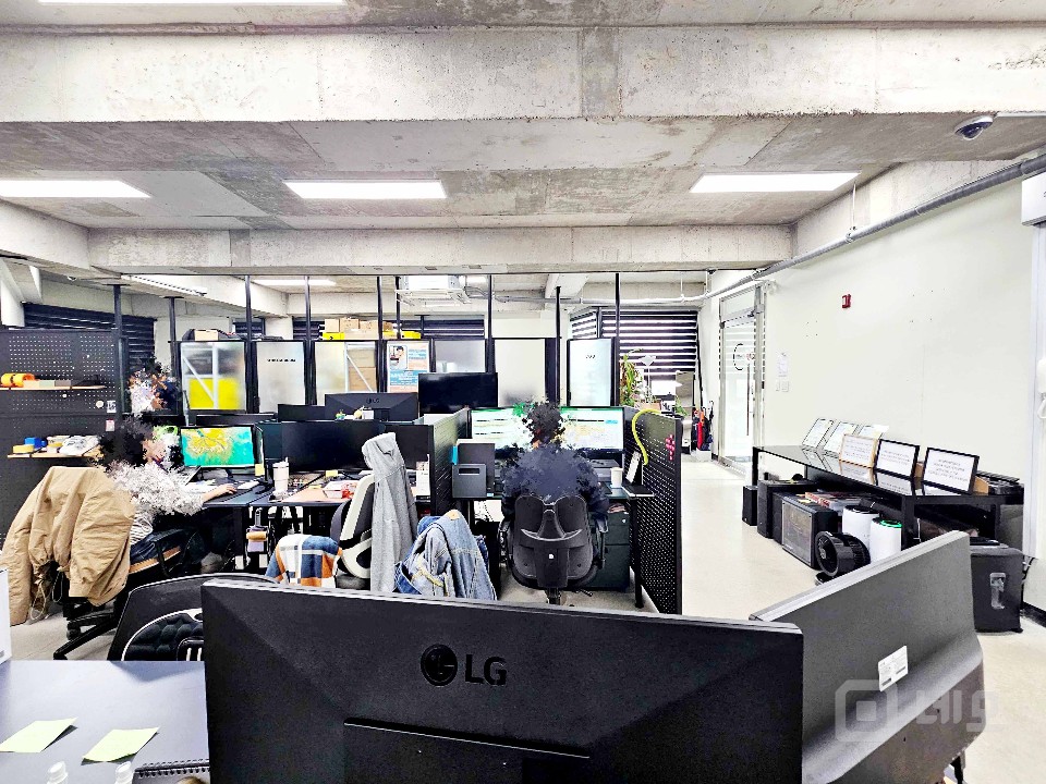 I세븐I 합정역 트렌디한 인테리어 40평대 사무실 매물의 9번째 사진