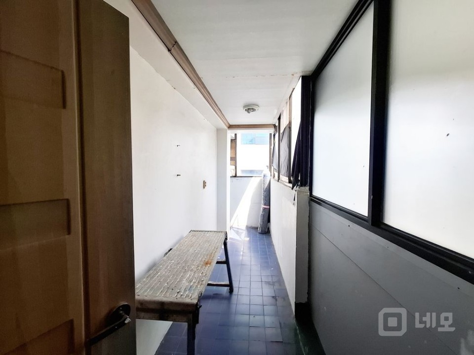 🏢✨ 종로 충신동, 발코니 포함 넓은 사무실 임대! 🚇 매물의 11번째 사진