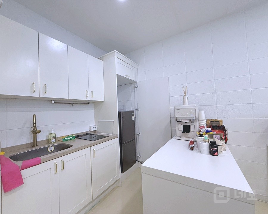 임대인 직접 소통 I 권리금 없는 인테리어 최상 사무실, 모든 업종 ok 매물의 3번째 사진