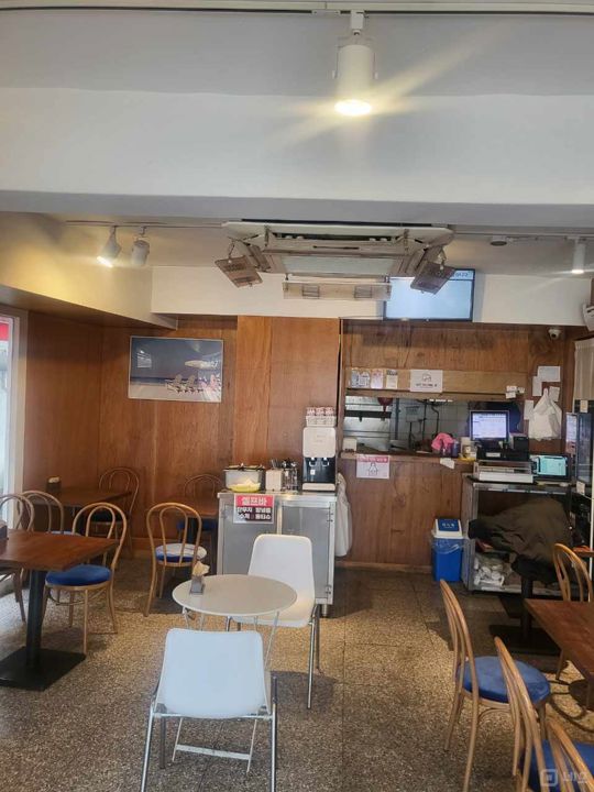 흑석동 대학가 상권에 위치한 1층 상가 임대 매물의 3번째 사진