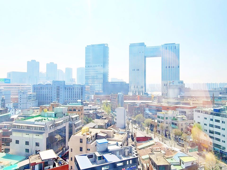 원효로 대로변 깔끔한 신축급 눈부신 채광을 담은 사무실 매물의 8번째 사진
