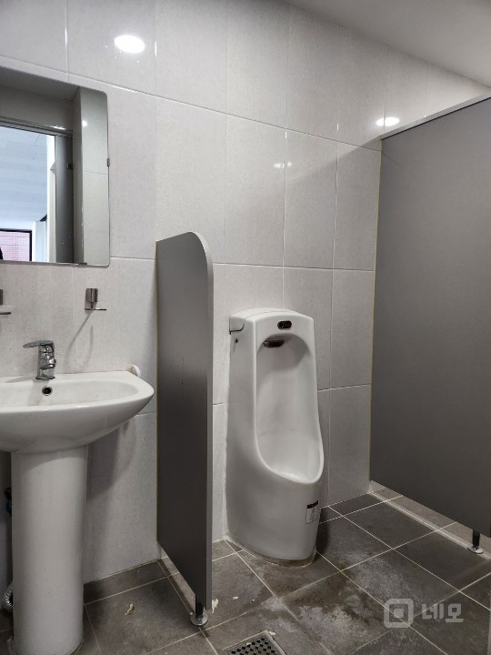 신축급 2층 공실사무실 내외관 깨끗합니다 빠른입주 가능합니다 매물의 9번째 사진