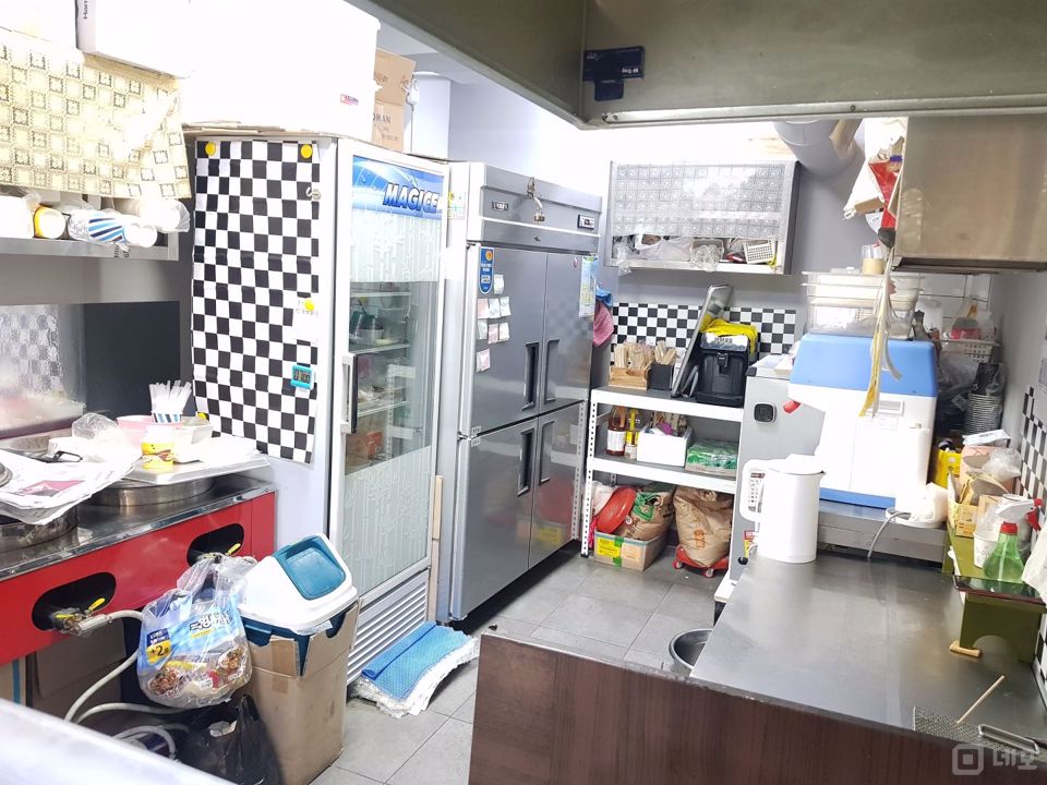 초중고 인근에 위치한 핫도그 전문점 매물의 1번째 사진