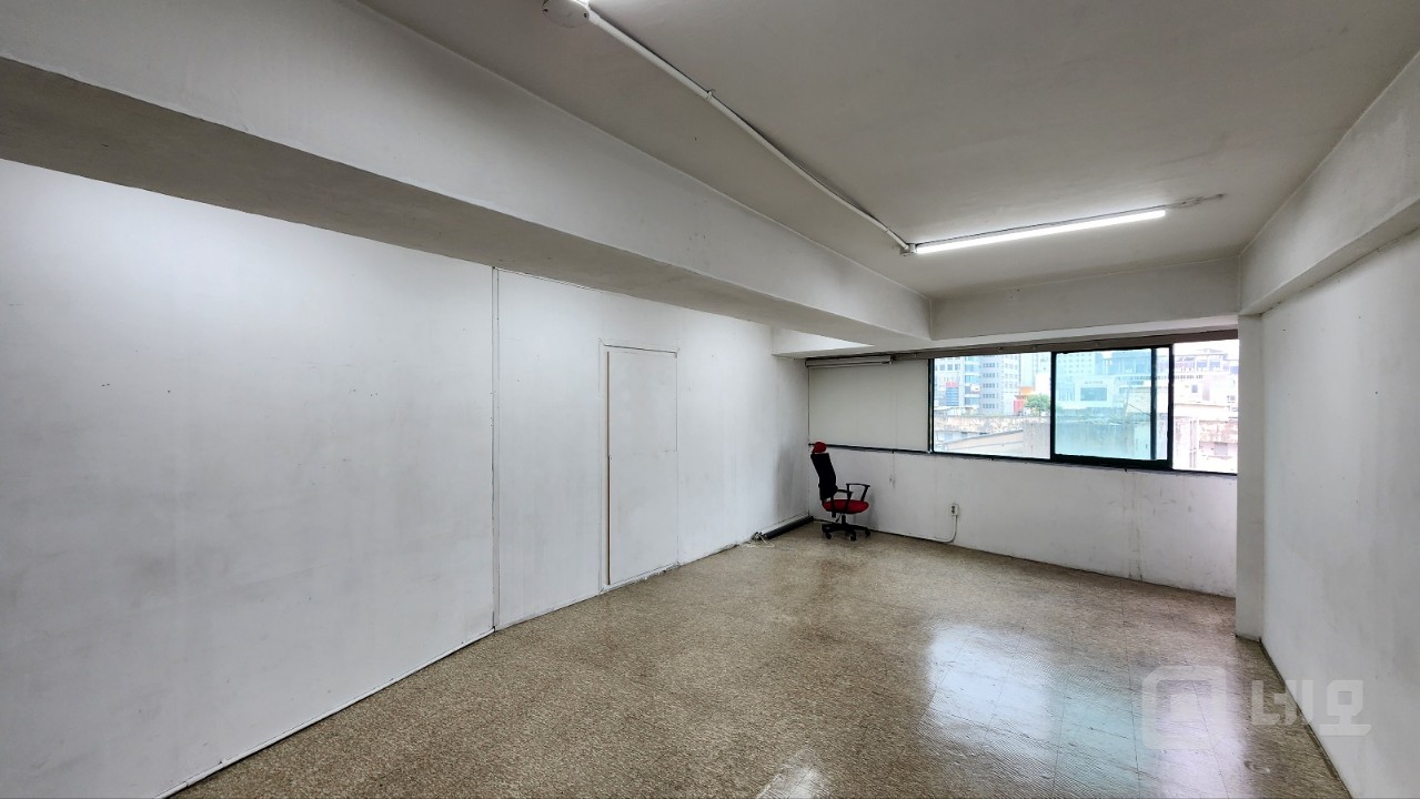 동대문역 인근 엘베O 저렴하고 반듯한 소형 사무실 창고 매물의 3번째 사진