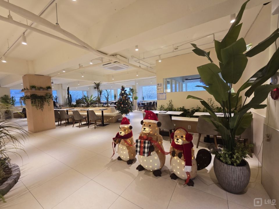 봉천동 서울대입구역 역세권, 고급스러운 인테리어의 브런치 레스토랑 매물의 2번째 사진