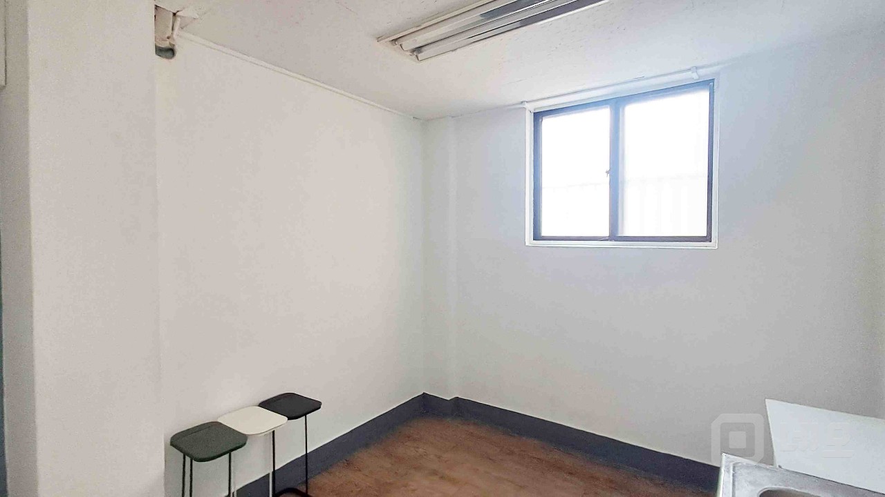 🏙️ [홍대입구역 인근] 합리적 임대료 & 주차 가능! 매물의 6번째 사진