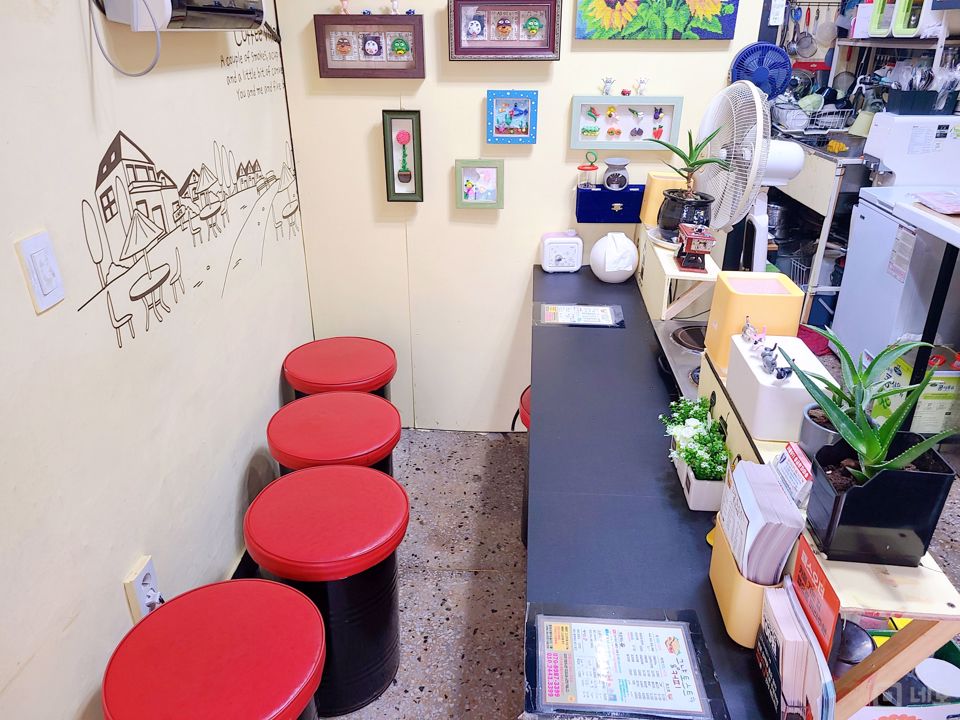 면목동 복합상권에 위치한 토스트 전문점 매물의 2번째 사진