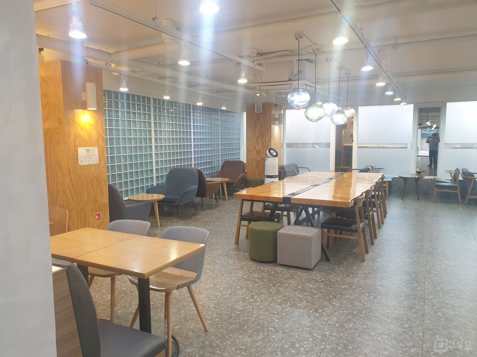 중앙대학교 인근에 위치한 1층 상도동 카페 매물의 3번째 사진
