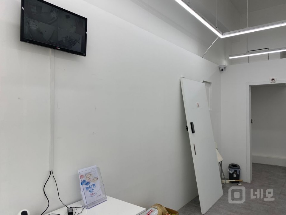 유동많은 대로변 1층 노출상가입니다. 매물의 3번째 사진