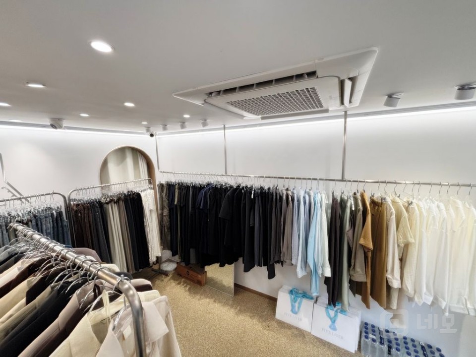 버스킹거리 의류거리 중심 삼거리 코너위치 유동인구 보장된 1층 상가 매물의 6번째 사진