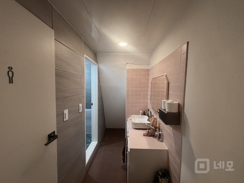 인테리어 굿~! 홍대 와우공원 인근 상가 사무실 매물의 15번째 사진