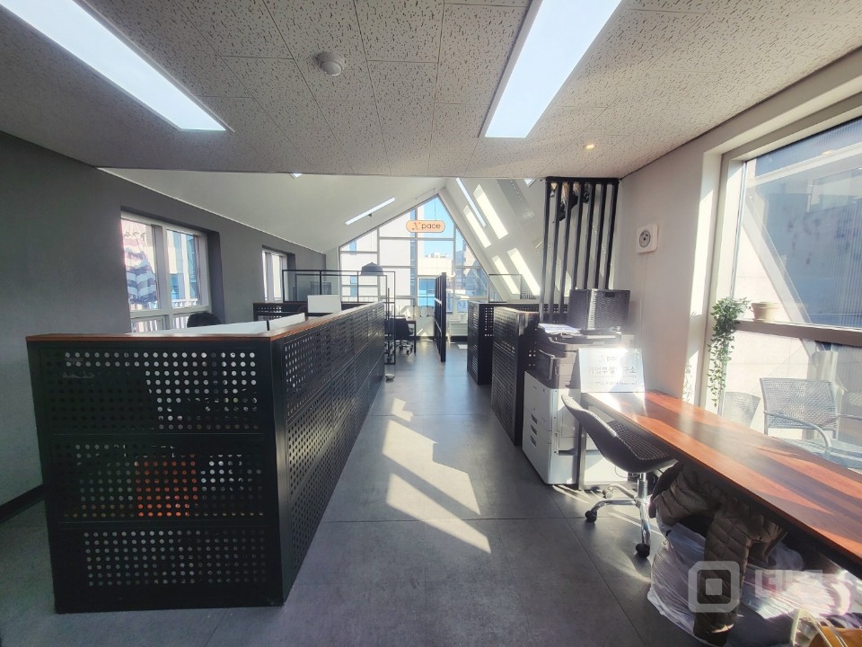 언주역 더블 테라스 특급 ACE 공간 높은층고 화이트톤 디자인 인테리어 매물의 5번째 사진