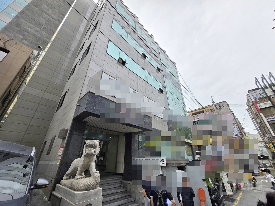 신사역, 도보1분, 접근성굿,소형ACE사무실,주차가능 매물의 9번째 사진