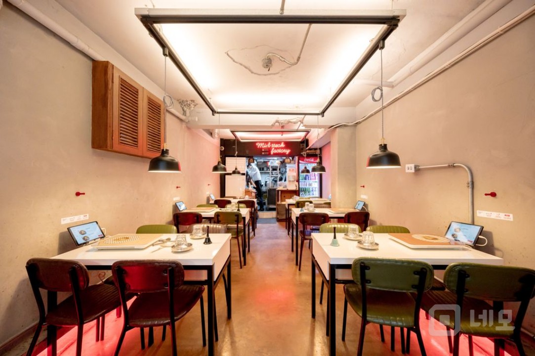 유동 많은 세로수길 메인 골목 매물의 1번째 사진