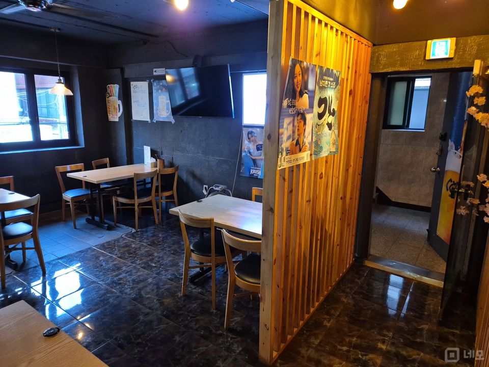 상봉동 복합상권에 위치한 이자카야 매물의 2번째 사진