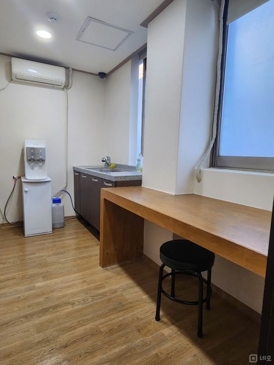 답십리동 주거지역 위치, 다수의 대단지 아파트 인접한 독서실 매물의 2번째 사진
